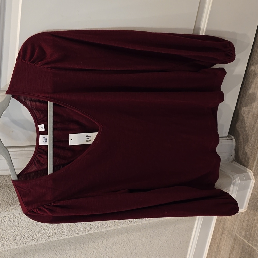 Burgundy  V neck tee